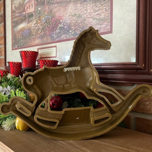 Vintage 1981 Carousel Horse Rocker
wall decor - Picture 4 of 7